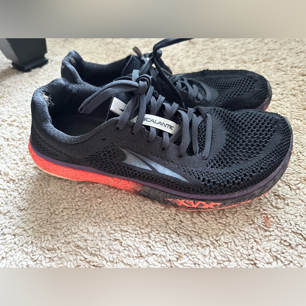 Altra Escalante racers women’s size 10 black and pink